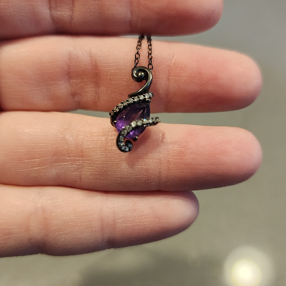 Elegant Purple and Silver Pendant Necklace